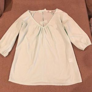 3/4 length blue teal shirt